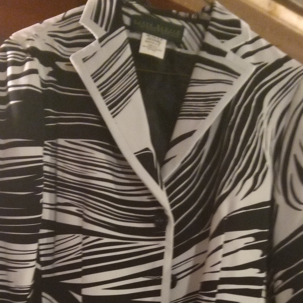 (w) Harve' Bernard Blazer size 6